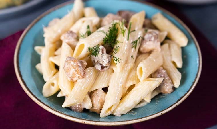 Kremalı Tavuklu Penne